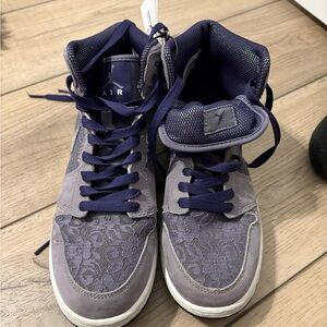 Nike retro Jordans Purple Lace-Accent High-Top Sneakers